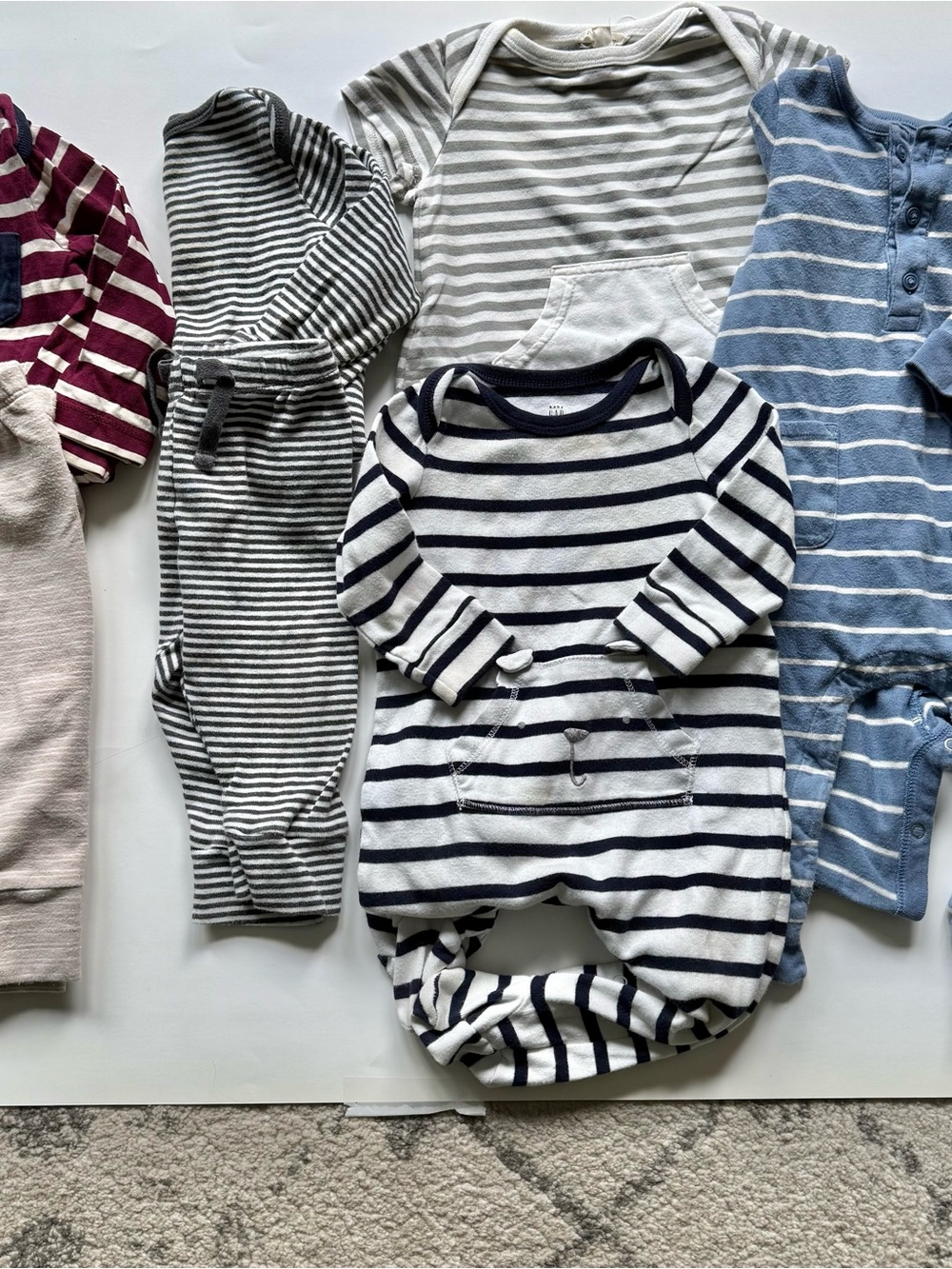 7 piece stripe Baby Gap lot size 9mon, 6-12